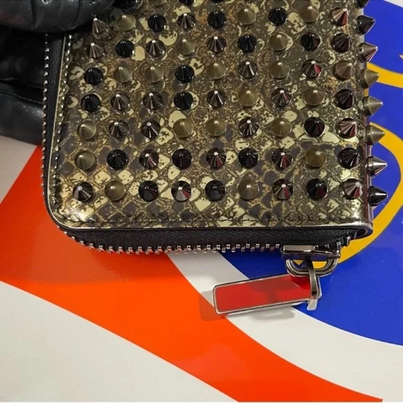 CHRISTIAN LOUBOUTIN Camouflage Black
& Gold Panettone Wallet Spiked, Zippy Camo - Picture 9 of 16